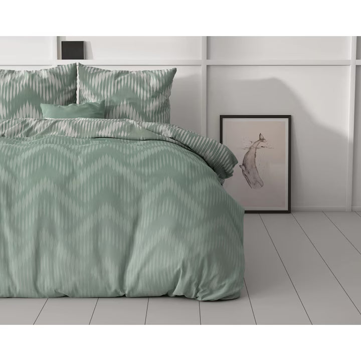 Husa de pilota Sleeptime Classy Wavey Shades Green, 200x200/220 cm, 2 fete de perna 60x70 cm, microfibra moale, antialergica, lavabila la 40°C
