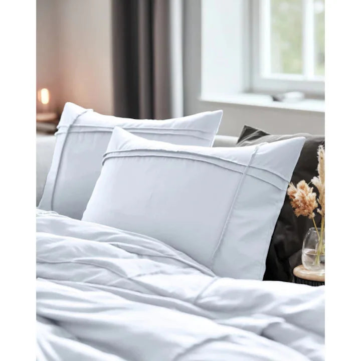 Husa de pilota Sleeptime Washed Tufted Alb 200x220 cm, 2 fete de perna 60x70 cm, 100% microfibra, efect spalat, detalii plisate, antialergica, 105 GSM