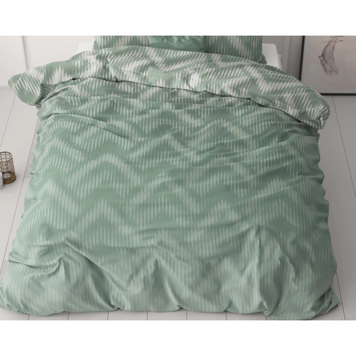 Husa de pilota Sleeptime Classy Wavey Shades Green, 200x200/220 cm, 2 fete de perna 60x70 cm, microfibra moale, antialergica, lavabila la 40°C