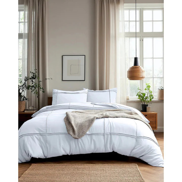 Husa de pilota Sleeptime Washed Tufted Alb 200x220 cm, 2 fete de perna 60x70 cm, 100% microfibra, efect spalat, detalii plisate, antialergica, 105 GSM