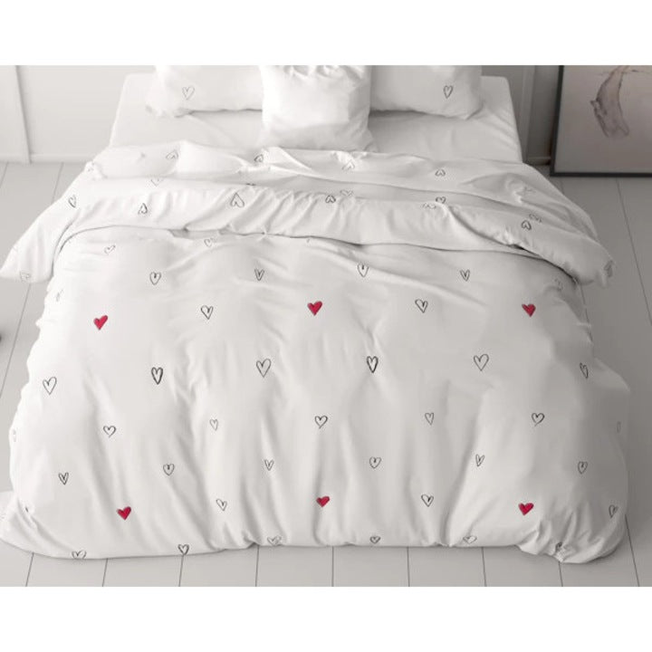Husa de pilota Sleeptime Hearts Everywhere White 140x200/220 cm – microfibra moale, imprimeu cu inimi, antialergica, cu 1 fata de perna inclusa