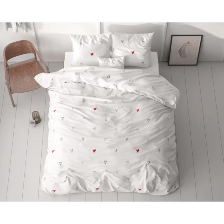 Husa de pilota Sleeptime Hearts Everywhere White 140x200/220 cm – microfibra moale, imprimeu cu inimi, antialergica, cu 1 fata de perna inclusa